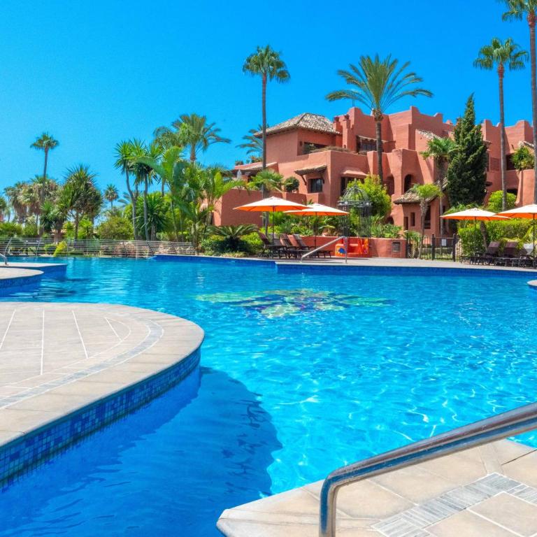 VACATION MARBELLA I The Signature Penthouse, Best Flat in Estepona, Sea View, Sauna, Communal and Indoor Pool, Gym, Private Heated Jacuzzi, Cutting-edge Amenities, High-End Renovation - Casa Deluxe de 4 dormitorios - Frente al mar - 9