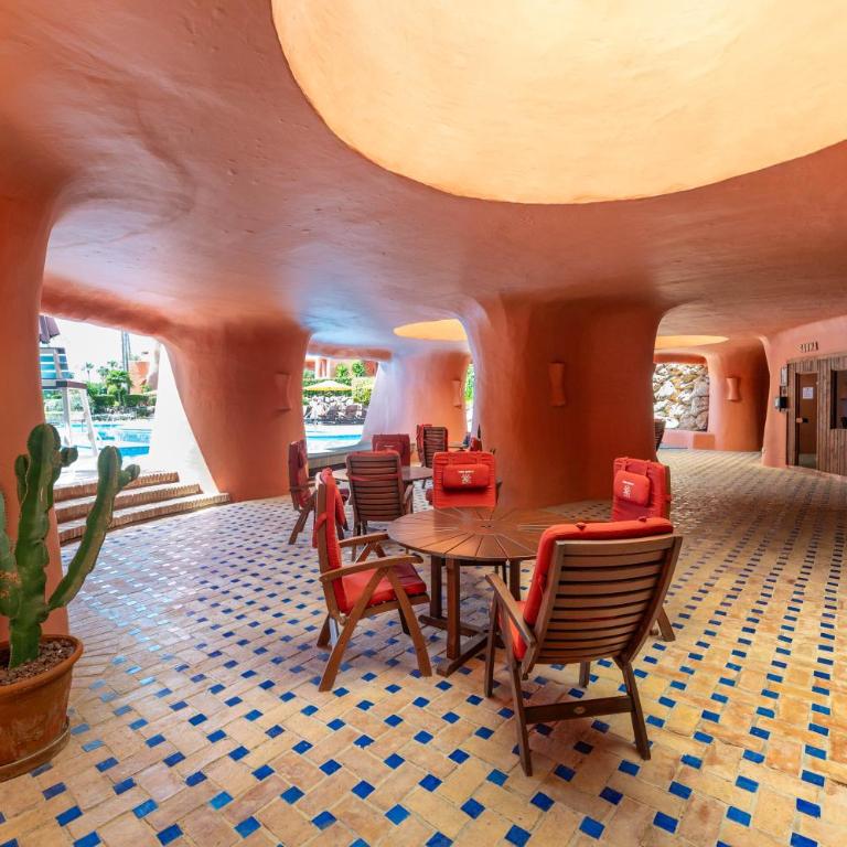 VACATION MARBELLA I The Signature Penthouse, Best Flat in Estepona, Sea View, Sauna, Communal and Indoor Pool, Gym, Private Heated Jacuzzi, Cutting-edge Amenities, High-End Renovation - Casa Deluxe de 4 dormitorios - Frente al mar - 15