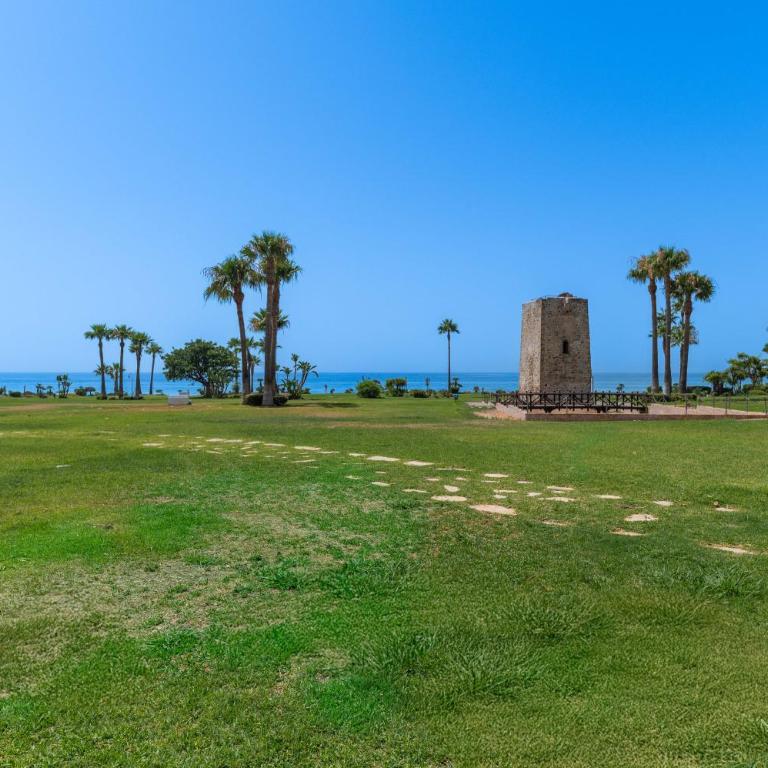 VACATION MARBELLA I The Signature Penthouse, Best Flat in Estepona, Sea View, Sauna, Communal and Indoor Pool, Gym, Private Heated Jacuzzi, Cutting-edge Amenities, High-End Renovation - Casa Deluxe de 4 dormitorios - Frente al mar - 52