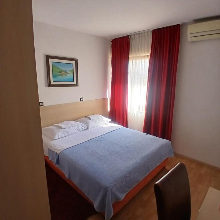 Hotel Viv - Deluks Dvokrevetna Soba sa Bračnim Krevetom - 2