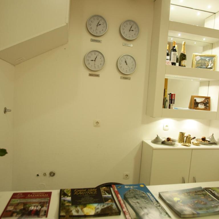 Pansion Rose - Quadruple Room with Balcony - 1