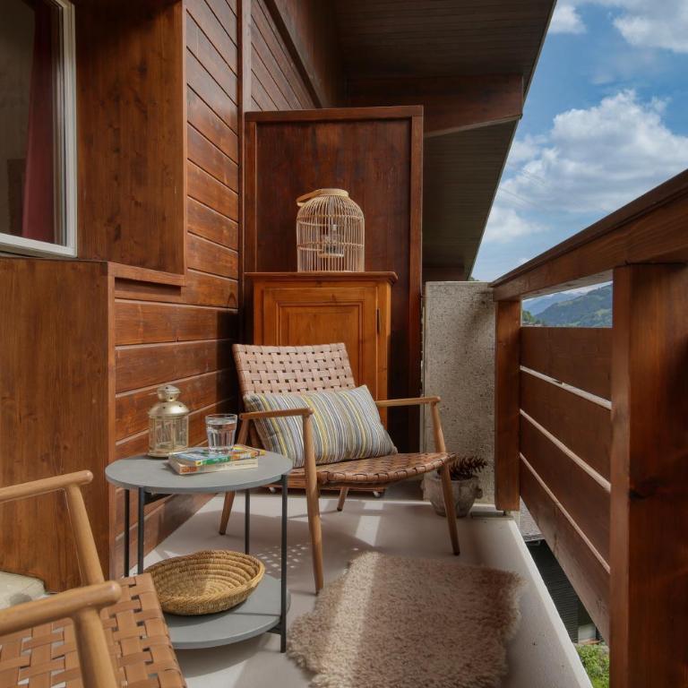 Soulful escape with fireplace and mountain views - Appartement avec Balcon - 3