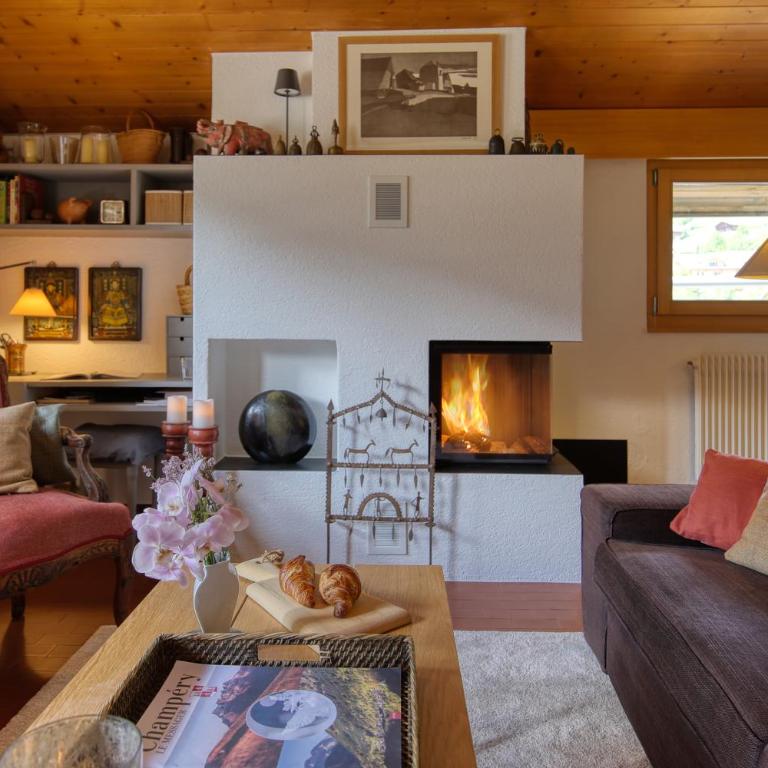 Soulful escape with fireplace and mountain views - Appartement avec Balcon - 5