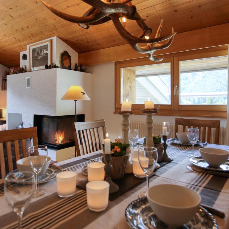 Soulful escape with fireplace and mountain views - Appartement avec Balcon - 8