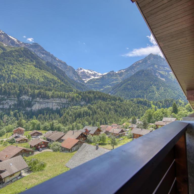 Soulful escape with fireplace and mountain views - Appartement avec Balcon - 12