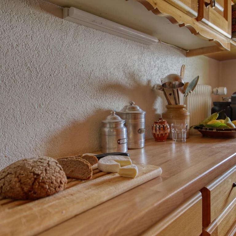 Soulful escape with fireplace and mountain views - Appartement avec Balcon - 15