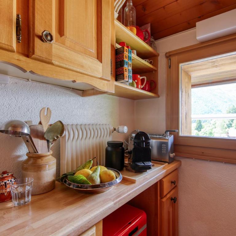 Soulful escape with fireplace and mountain views - Appartement avec Balcon - 16