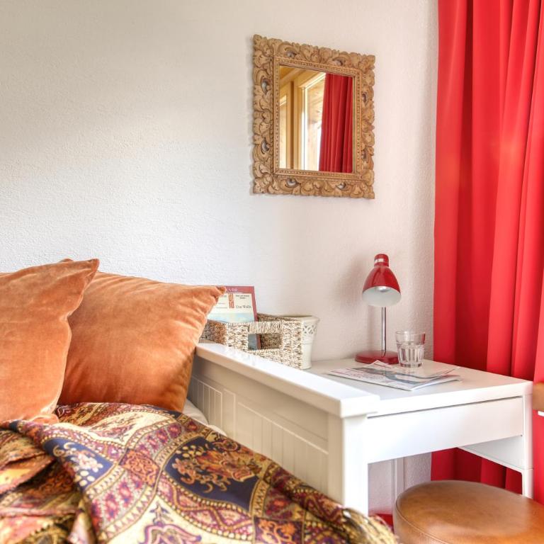 Soulful escape with fireplace and mountain views - Appartement avec Balcon - 22