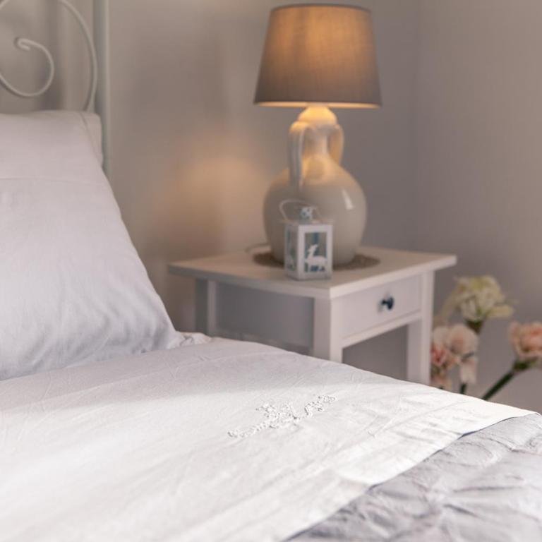 Marinella Suite Home - Camera Quadrupla con Vista Giardino - 3