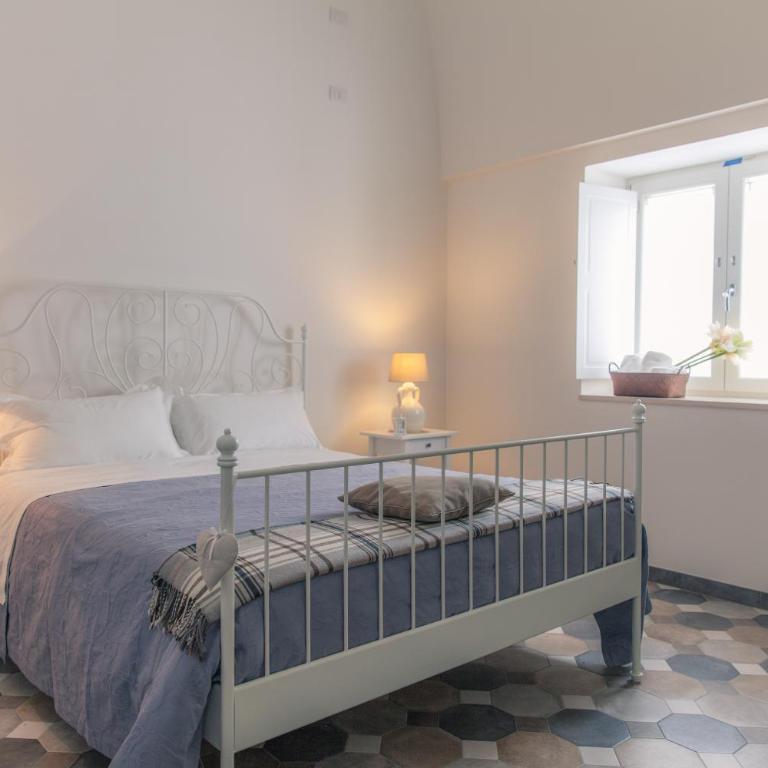 Marinella Suite Home - Camera Tripla con Vista Giardino - 6