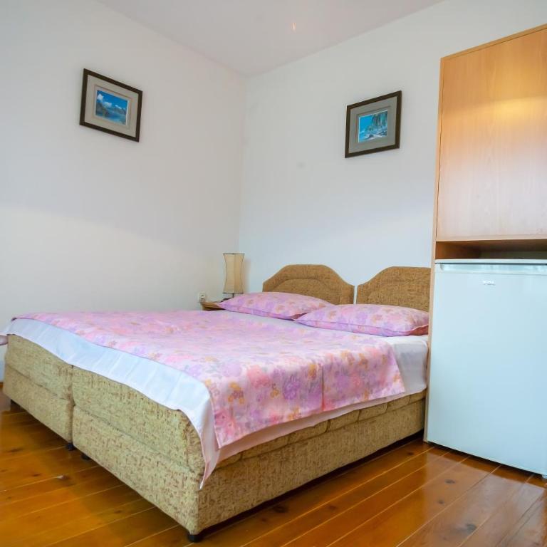 Rooms Molabeciri - Dvokrevetna Soba sa Bračnim Krevetom i Balkonom (2 Odrasle Osobe + 1 Dete) - 9
