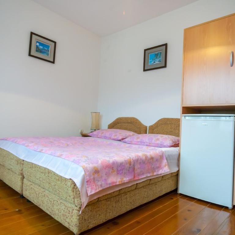 Rooms Molabeciri - Dvokrevetna Soba sa Bračnim Krevetom i Balkonom (2 Odrasle Osobe + 1 Dete) - 7