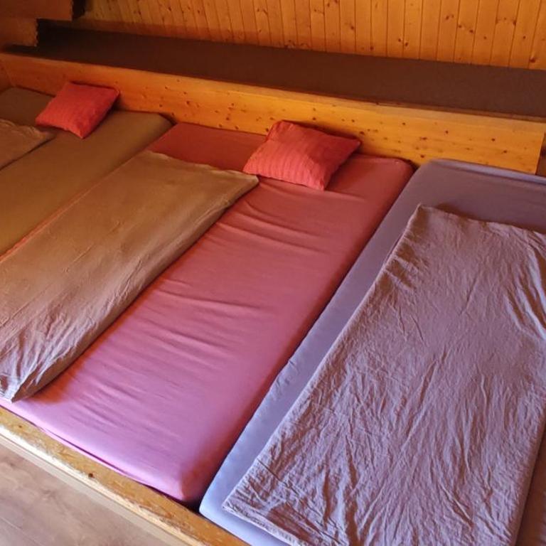 Sonnenberg Hostel and Dormitories - Bett im gemischten Schlafsaal mit 10 Betten - 2