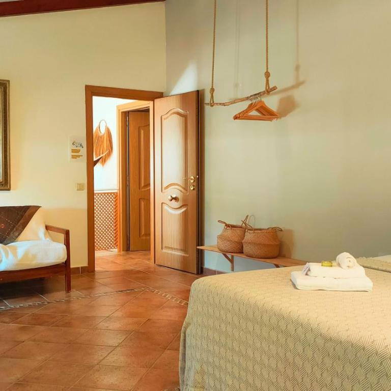 Finca La Vida Loca- For adult guests - Three-Bedroom Apartment - 21