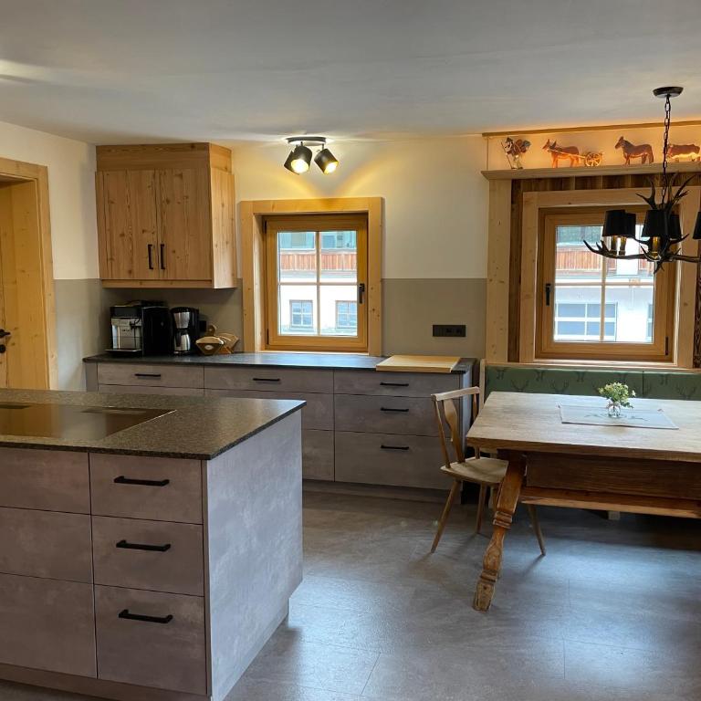 SÖLLHOF Ferienhaus mit 11 Schlafzimmern I großer Gemeinschaftsraum I Skibushaltestelle I 10 Min zum Skigebiet - Ferienhaus - 20