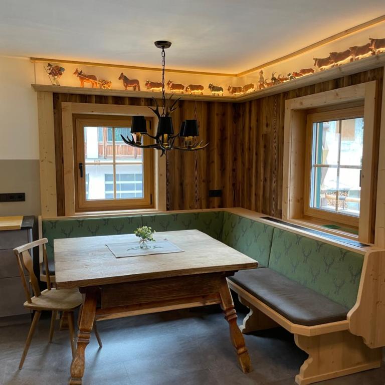 SÖLLHOF Ferienhaus mit 11 Schlafzimmern I großer Gemeinschaftsraum I Skibushaltestelle I 10 Min zum Skigebiet - Ferienhaus - 11