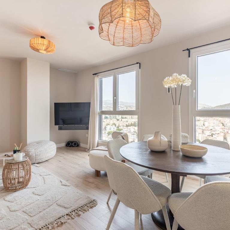 Malaga Skyline 5 Pool & Parking Free - Apartamento - 2