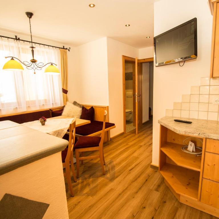 Flachauer Bergkristall - Deluxe Two-Bedroom Apartment with Terrace - 1