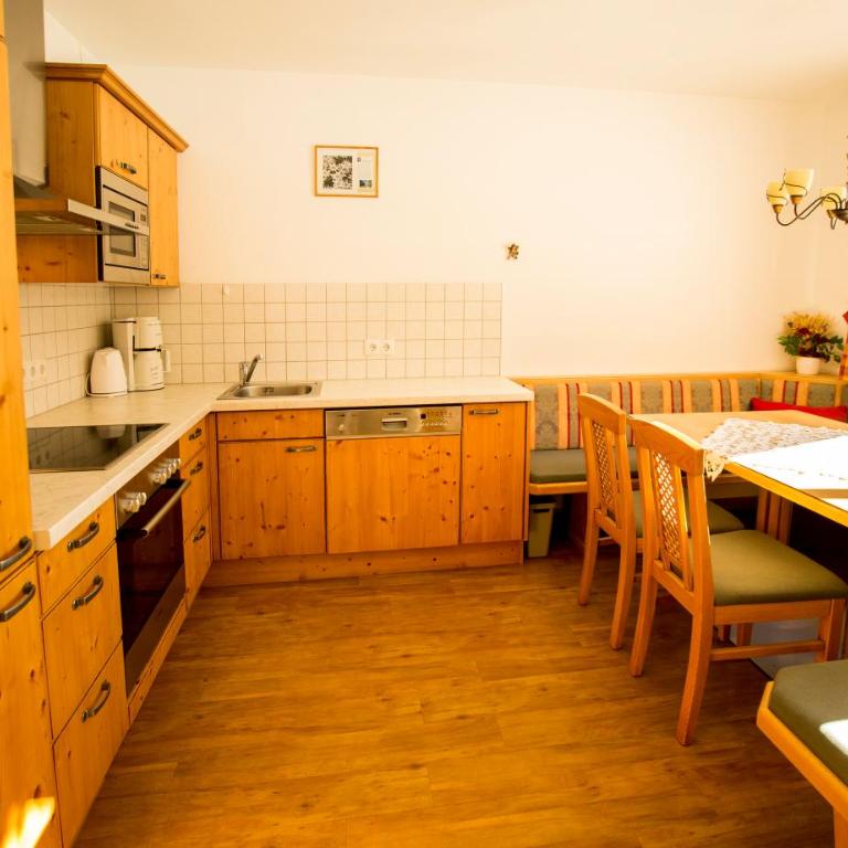 Flachauer Bergkristall - Two-Bedroom Apartment with Balcony - 9