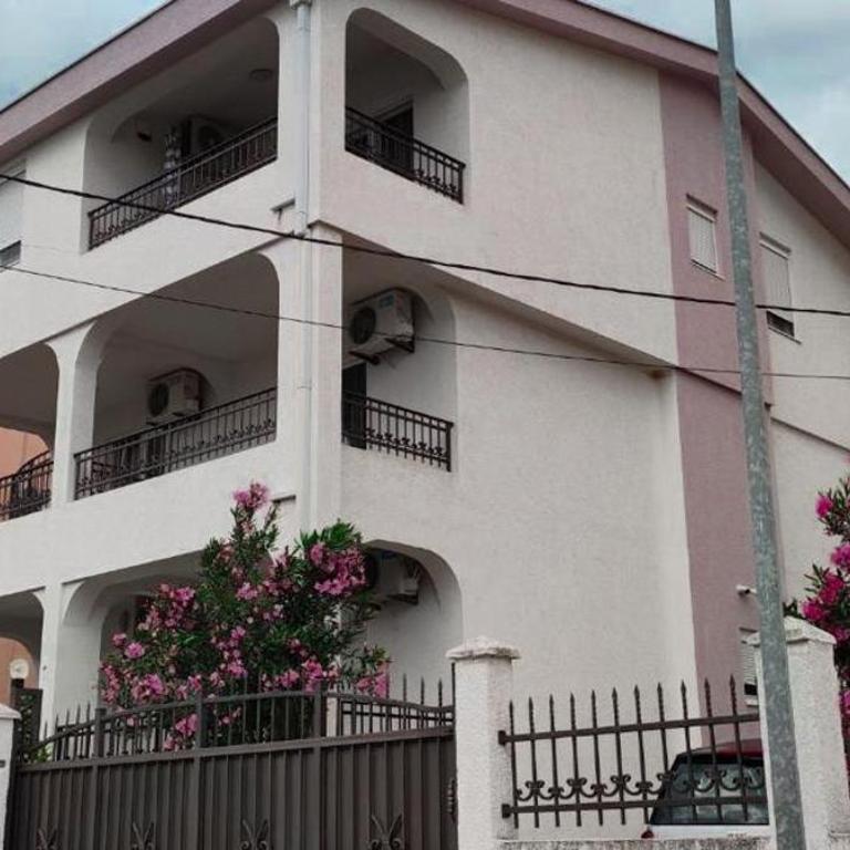Apartmani Vedrana - Apartman sa 1 Spavaćom Sobom - 1
