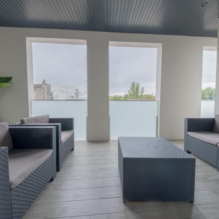 Le Trianon - Parking Privé - Appartement 3 Chambres avec Balcon - 11