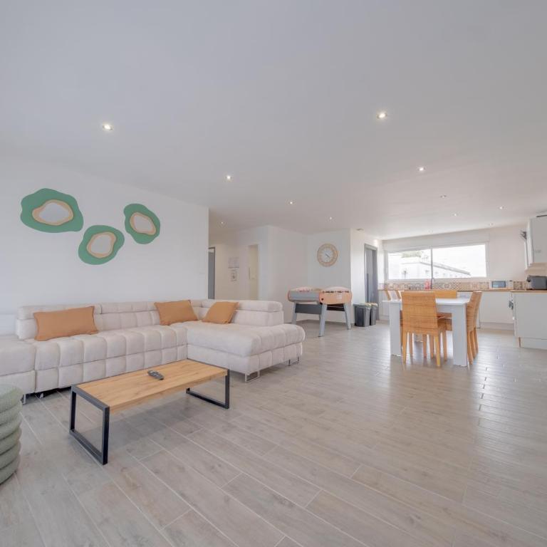 Le Trianon - Parking Privé - Appartement 3 Chambres avec Balcon - 37
