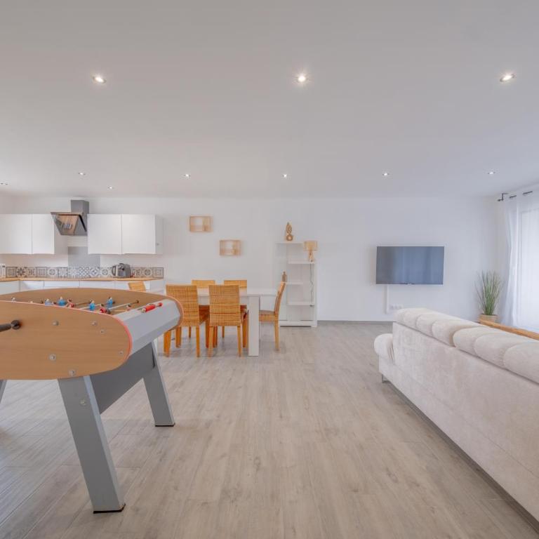 Le Trianon - Parking Privé - Appartement 3 Chambres avec Balcon - 33