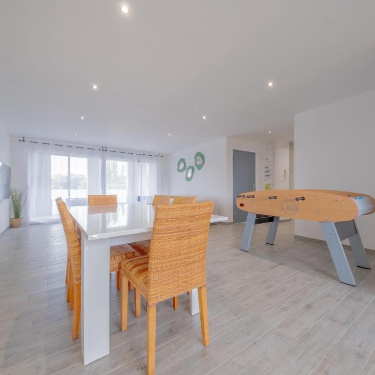 Le Trianon - Parking Privé - Appartement 3 Chambres avec Balcon - 32