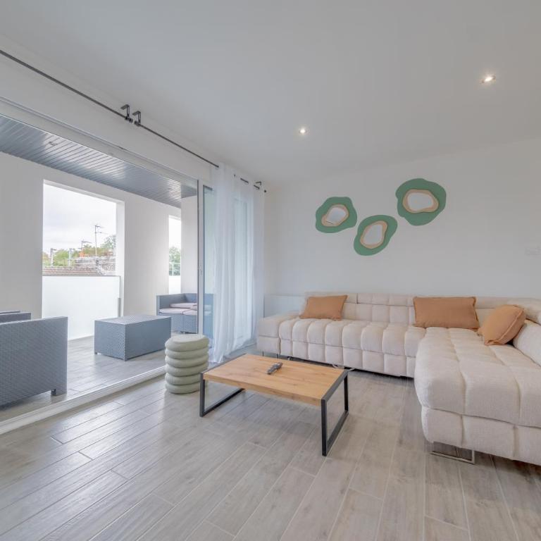 Le Trianon - Parking Privé - Appartement 3 Chambres avec Balcon - 39