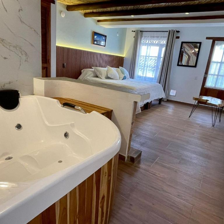 Hotel Boutique Cenit - Suite with Balcony - 9