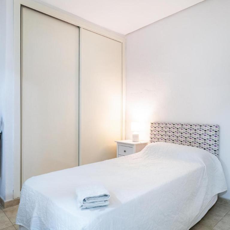 Beautiful Apartment In Fuengirola With Wifi - Apartamento de 1 dormitorio - 8