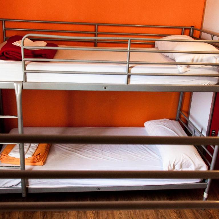 Feetup Home Backpackers Valencia - Bed in 8-Bed Dormitory Room - 1