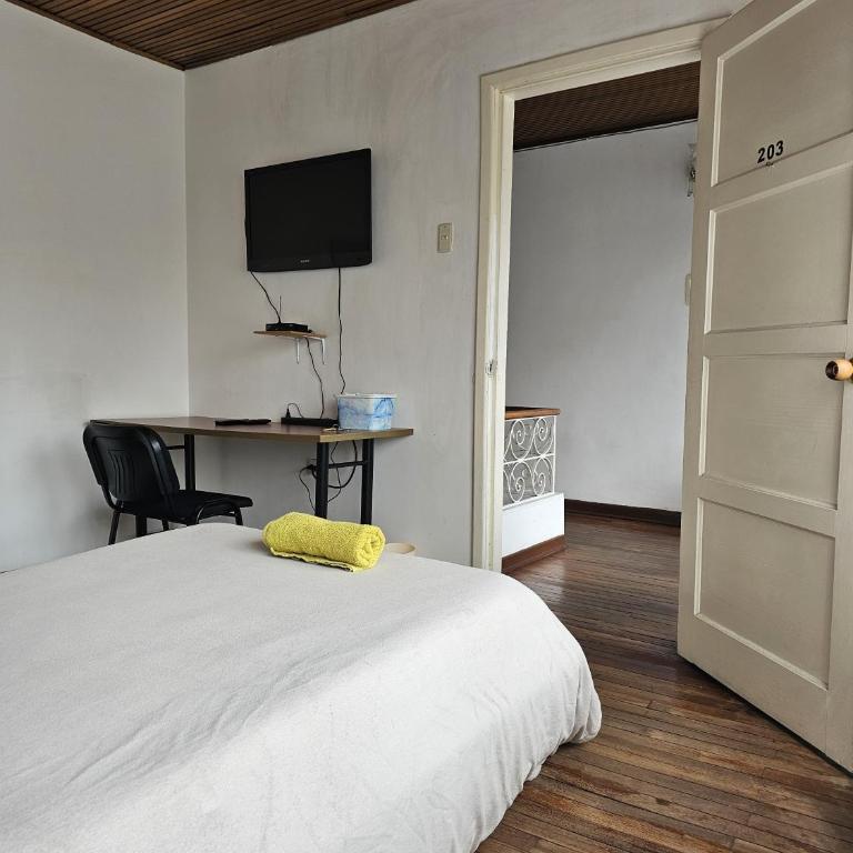 Casa en Bogotá ubicada en zona central - Habitación Individual Estándar con baño compartido - 13