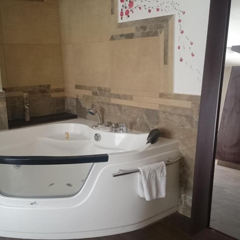 Hosteria Arhaná - Honeymoon Suite - 1