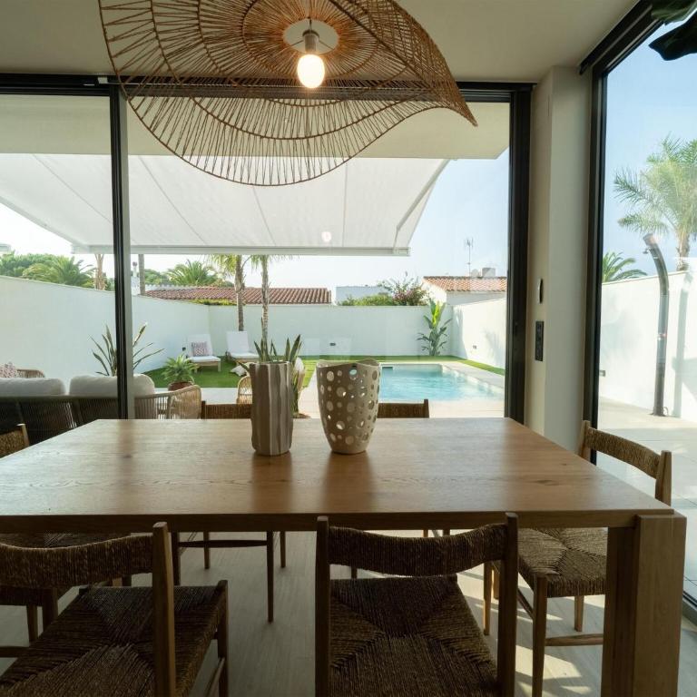 Sunny Villa by Platja Ardiaca - Four-Bedroom Vacation Home - 9