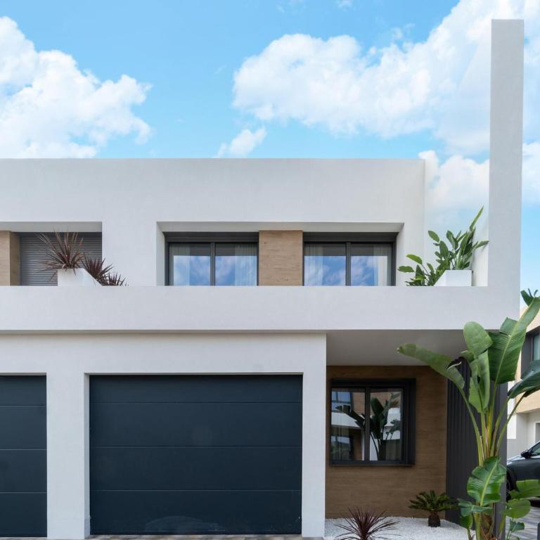Sunny Villa by Platja Ardiaca - Four-Bedroom Vacation Home - 6