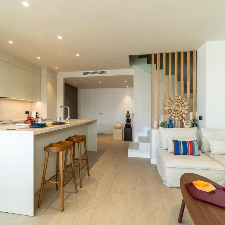Sunny Villa by Platja Ardiaca - Four-Bedroom Vacation Home - 8
