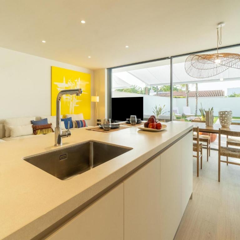 Sunny Villa by Platja Ardiaca - Four-Bedroom Vacation Home - 12