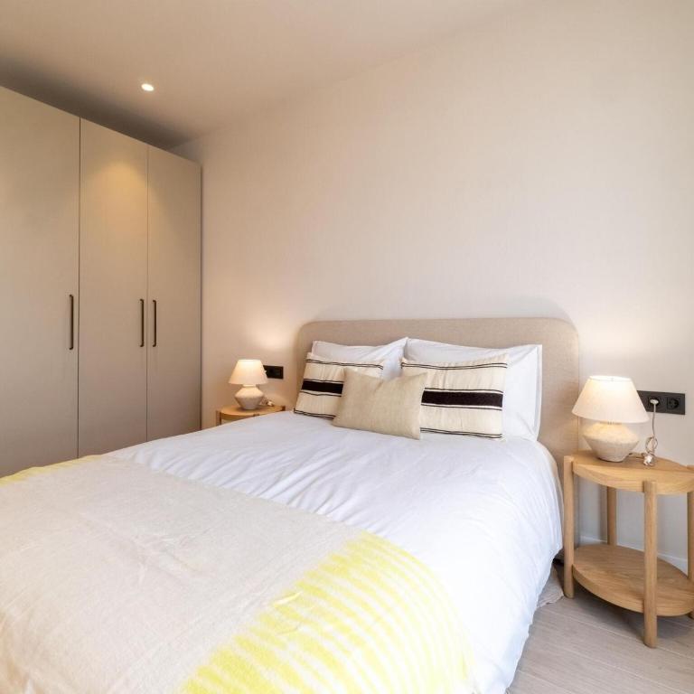 Sunny Villa by Platja Ardiaca - Four-Bedroom Vacation Home - 21