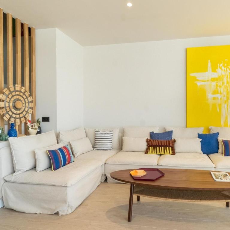Sunny Villa by Platja Ardiaca - Four-Bedroom Vacation Home - 3