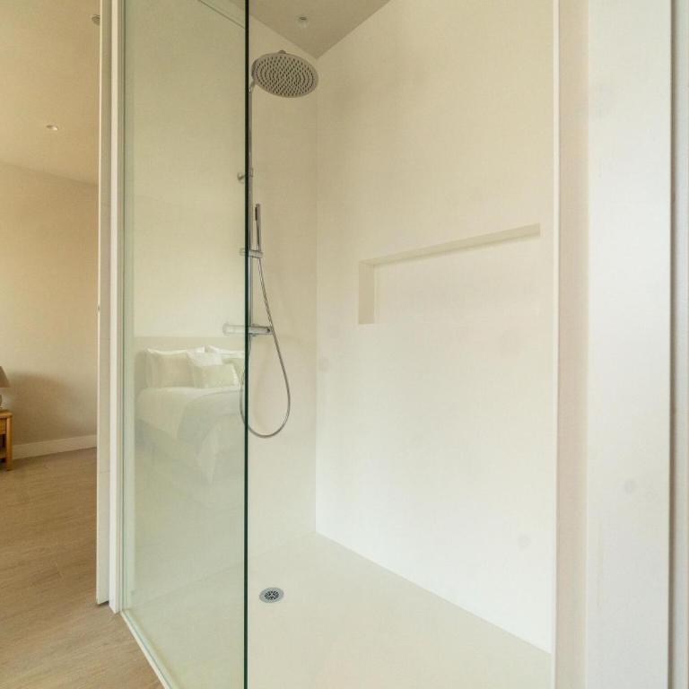 Sunny Villa by Platja Ardiaca - Four-Bedroom Vacation Home - 27