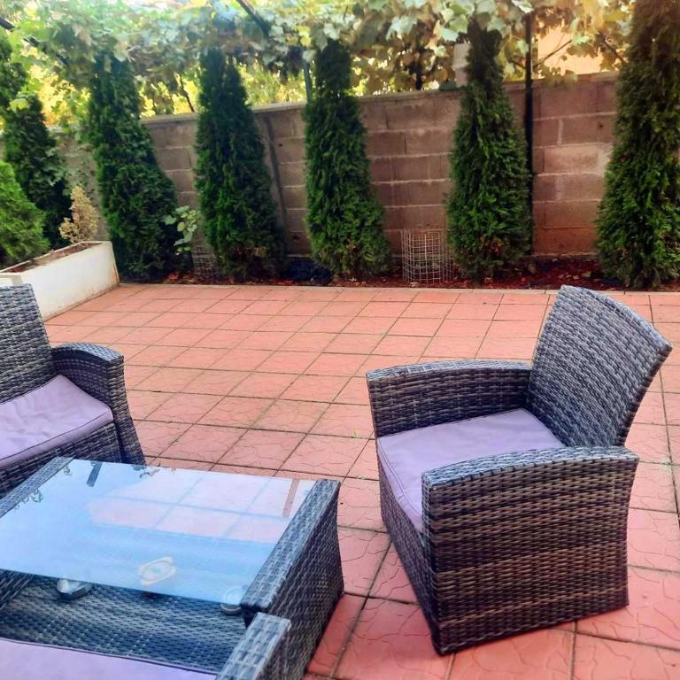 Apartmani Nikolaj - Dvokrevetna Soba sa Zasebnim Krevetima i Pogledom na Vrt - 1