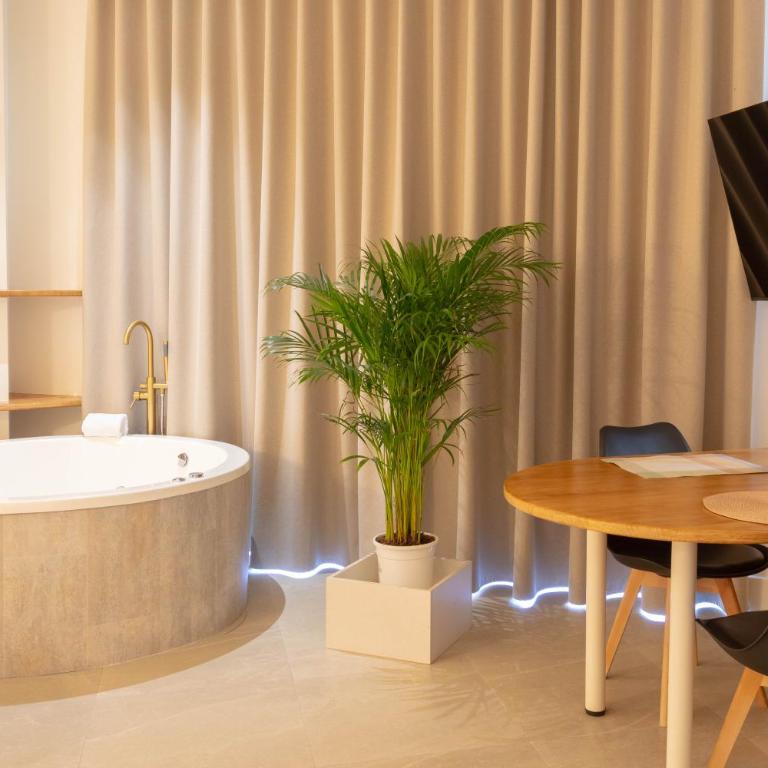 Reina Victoria El Mercado - Double Room with Jacuzzy - 12