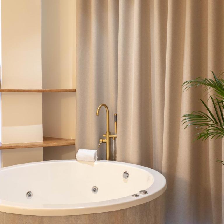 Reina Victoria El Mercado - Double Room with Jacuzzy - 18