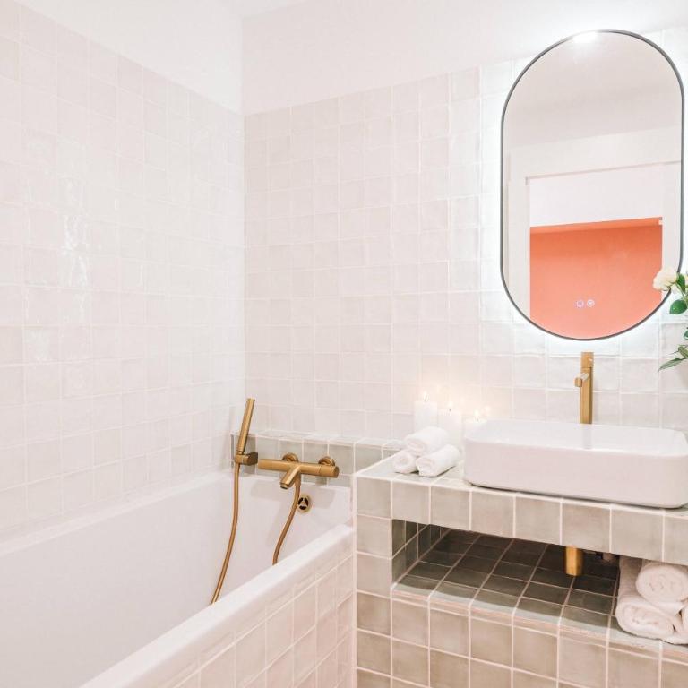 La Demeure de la Cité by Jean Bacou - Chambre Double avec Salle de Bains Privative - 4