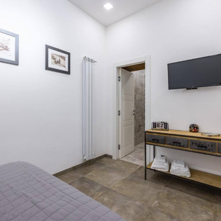 Industrial Apartment 2 Camere 2 Bagni Palazzo Mormando Napoli Centro Storico - Appartamento con 2 Camere da Letto e Balcone - 32