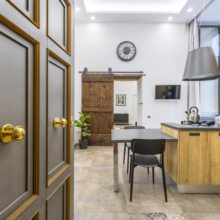 Industrial Apartment 2 Camere 2 Bagni Palazzo Mormando Napoli Centro Storico - Appartamento con 2 Camere da Letto e Balcone - 1