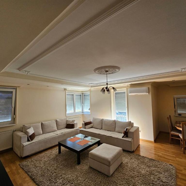 Ronaldos home - One-Bedroom Apartment - 1