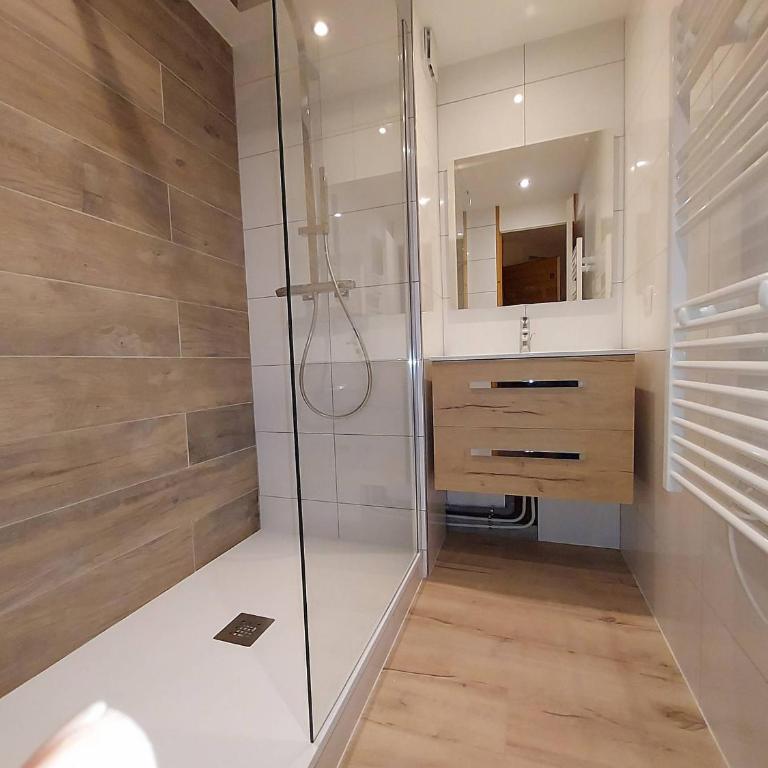 Appart skis aux pieds, proche commodités et remontées - FR-1-356-196 - Apartamento (5 adultos) - 2