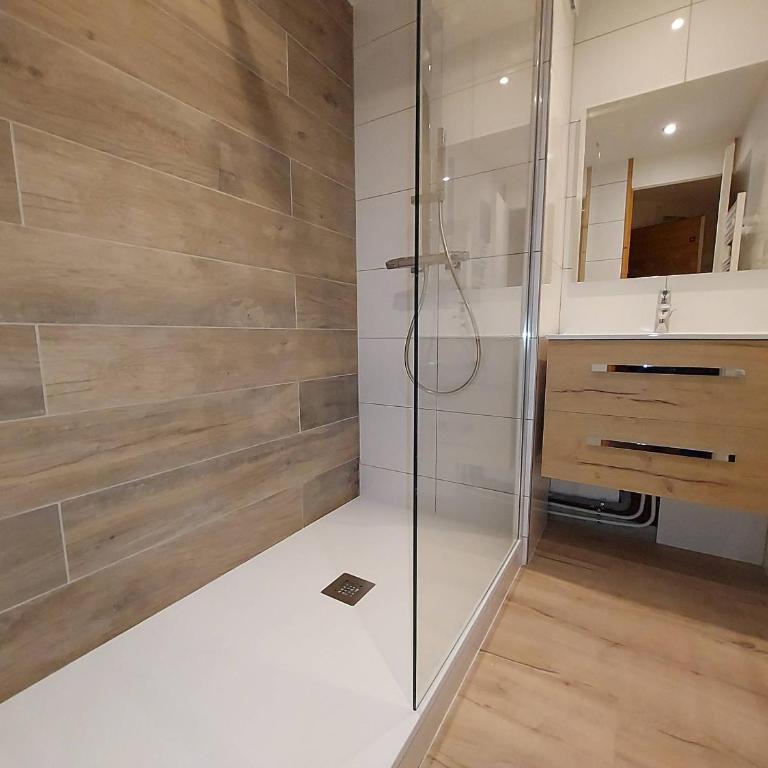 Appart skis aux pieds, proche commodités et remontées - FR-1-356-196 - Apartamento (5 adultos) - 5